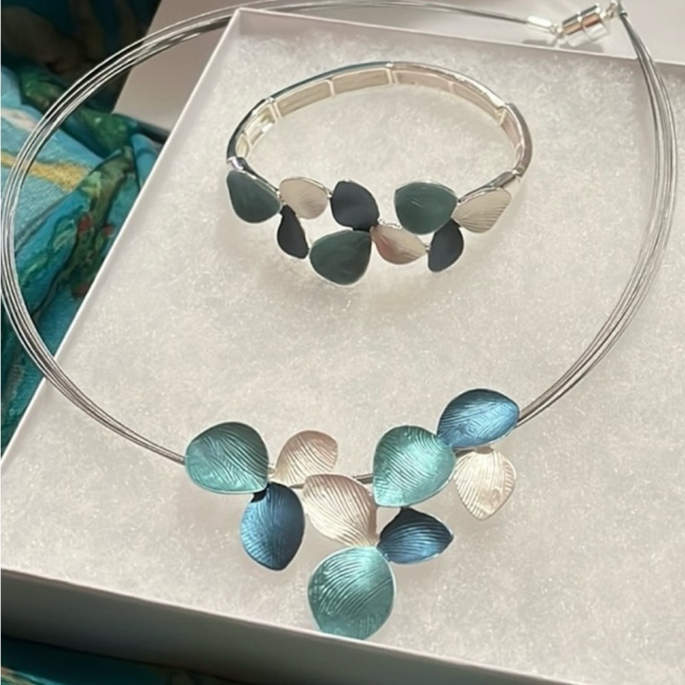 lily blue petals necklace and stretch bracelet set